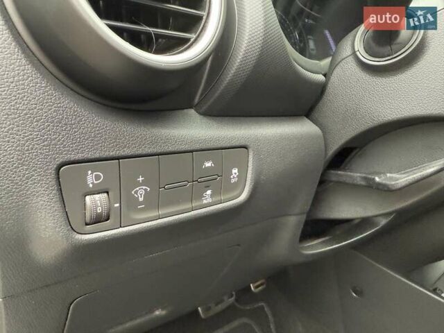 Серый Хендай Kona Electric, объемом двигателя 0 л и пробегом 40 тыс. км за 16900 $, фото 14 на Automoto.ua