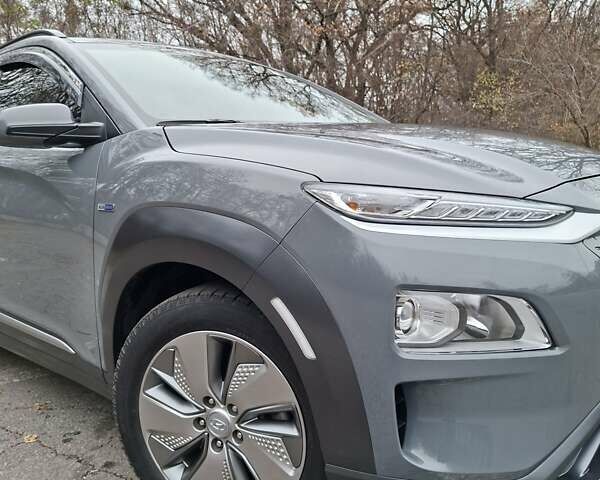 Серый Хендай Kona Electric, объемом двигателя 0 л и пробегом 87 тыс. км за 15200 $, фото 33 на Automoto.ua