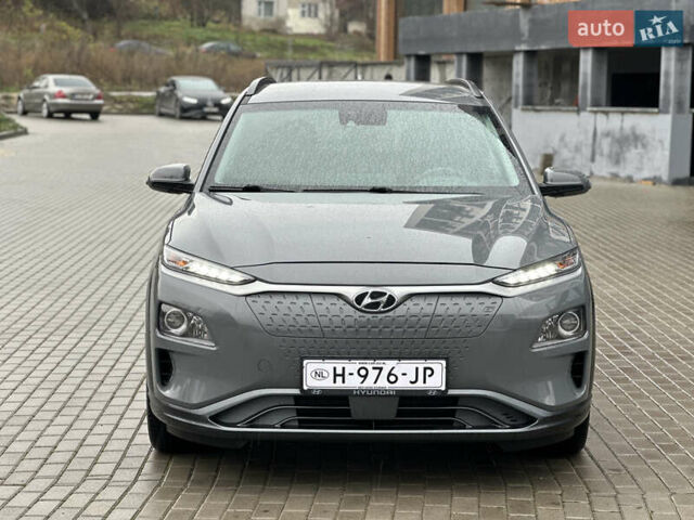 Серый Хендай Kona Electric, объемом двигателя 0 л и пробегом 158 тыс. км за 16300 $, фото 1 на Automoto.ua