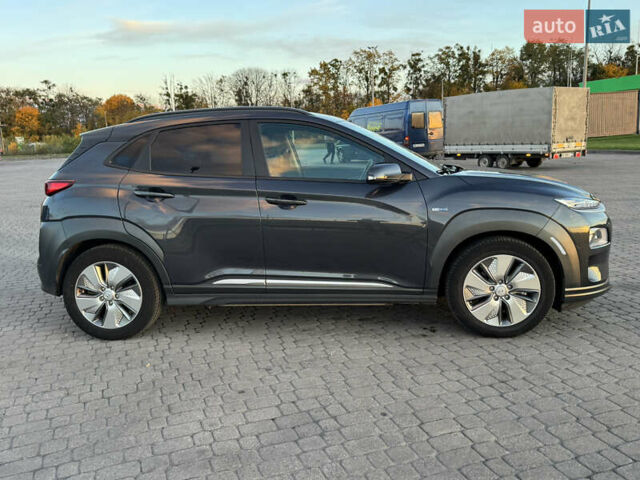 Сірий Хендай Kona Electric, об'ємом двигуна 0 л та пробігом 114 тис. км за 17999 $, фото 7 на Automoto.ua