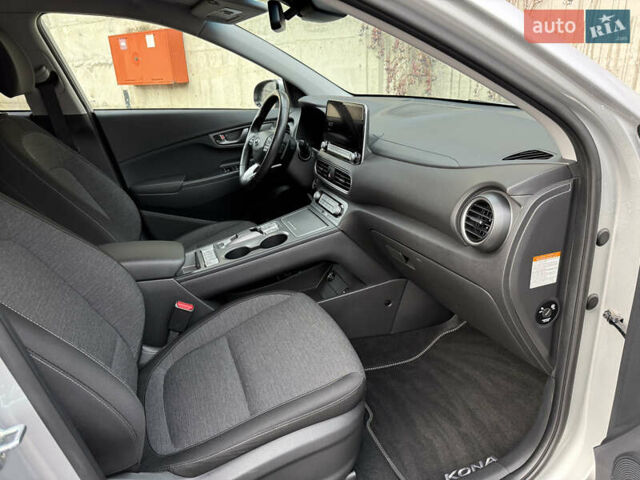 Серый Хендай Kona Electric, объемом двигателя 0 л и пробегом 26 тыс. км за 18850 $, фото 30 на Automoto.ua