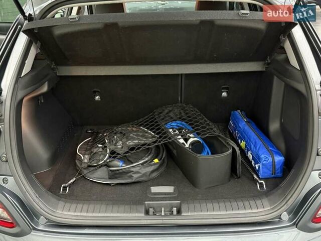 Сірий Хендай Kona Electric, об'ємом двигуна 0 л та пробігом 71 тис. км за 18465 $, фото 17 на Automoto.ua