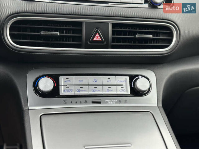 Серый Хендай Kona Electric, объемом двигателя 0 л и пробегом 167 тыс. км за 17700 $, фото 54 на Automoto.ua