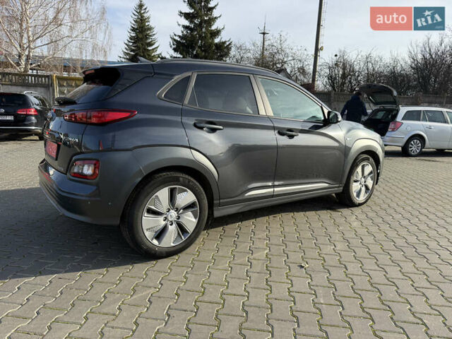 Серый Хендай Kona Electric, объемом двигателя 0 л и пробегом 69 тыс. км за 19300 $, фото 9 на Automoto.ua