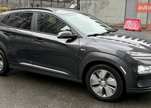 Серый Хендай Kona Electric, объемом двигателя 0 л и пробегом 130 тыс. км за 18500 $, фото 4 на Automoto.ua