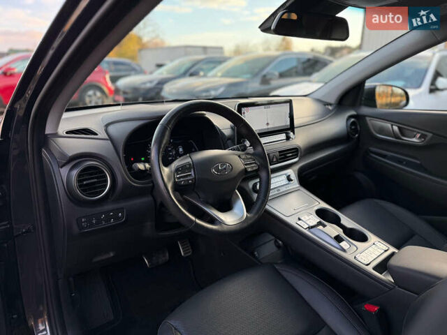 Серый Хендай Kona Electric, объемом двигателя 0 л и пробегом 36 тыс. км за 20700 $, фото 36 на Automoto.ua