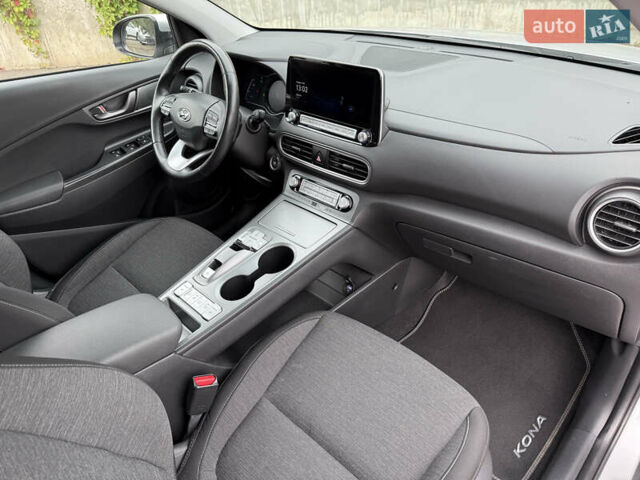 Серый Хендай Kona Electric, объемом двигателя 0 л и пробегом 26 тыс. км за 18850 $, фото 38 на Automoto.ua