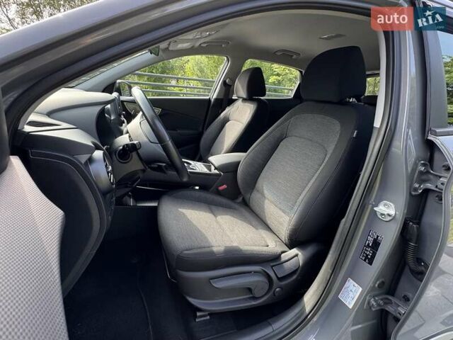 Сірий Хендай Kona Electric, об'ємом двигуна 0 л та пробігом 19 тис. км за 16000 $, фото 14 на Automoto.ua