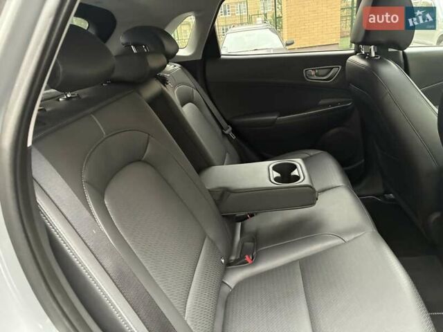 Серый Хендай Kona Electric, объемом двигателя 0 л и пробегом 78 тыс. км за 19500 $, фото 50 на Automoto.ua