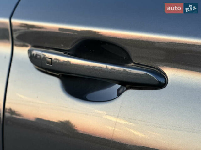 Серый Хендай Kona Electric, объемом двигателя 0 л и пробегом 159 тыс. км за 16900 $, фото 17 на Automoto.ua