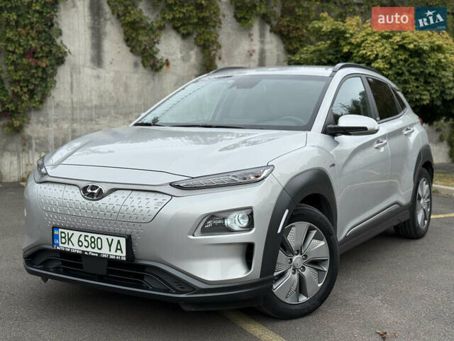Серый Хендай Kona Electric, объемом двигателя 0 л и пробегом 26 тыс. км за 18850 $, фото 8 на Automoto.ua