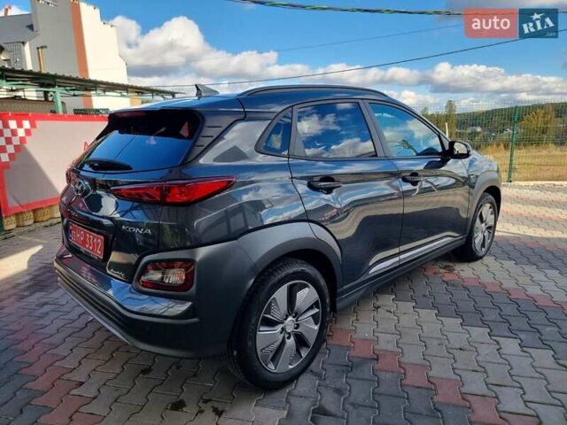 Серый Хендай Kona Electric, объемом двигателя 0 л и пробегом 42 тыс. км за 16200 $, фото 4 на Automoto.ua