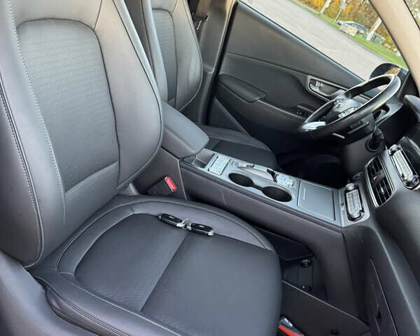 Сірий Хендай Kona Electric, об'ємом двигуна 0 л та пробігом 114 тис. км за 17999 $, фото 36 на Automoto.ua