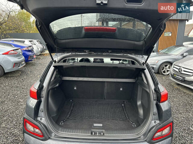 Серый Хендай Kona Electric, объемом двигателя 0 л и пробегом 167 тыс. км за 17700 $, фото 63 на Automoto.ua