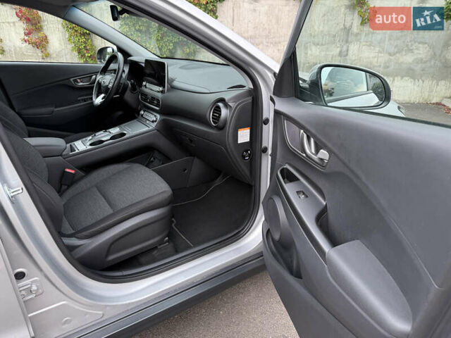 Серый Хендай Kona Electric, объемом двигателя 0 л и пробегом 26 тыс. км за 18850 $, фото 35 на Automoto.ua