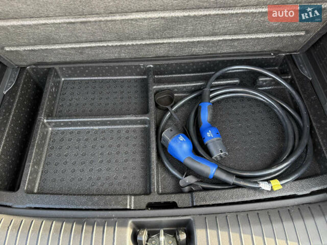 Серый Хендай Kona Electric, объемом двигателя 0 л и пробегом 69 тыс. км за 19300 $, фото 29 на Automoto.ua