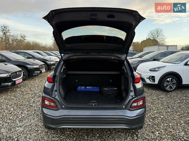 Серый Хендай Kona Electric, объемом двигателя 0 л и пробегом 36 тыс. км за 20700 $, фото 93 на Automoto.ua