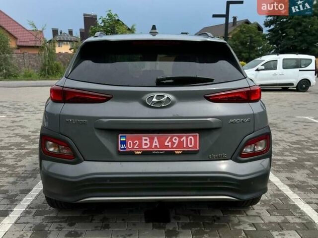 Серый Хендай Kona Electric, объемом двигателя 0 л и пробегом 117 тыс. км за 17990 $, фото 5 на Automoto.ua
