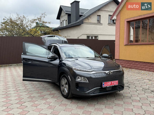 Серый Хендай Kona Electric, объемом двигателя 0 л и пробегом 106 тыс. км за 15999 $, фото 21 на Automoto.ua