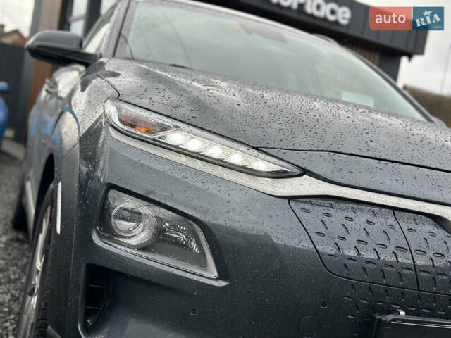 Серый Хендай Kona Electric, объемом двигателя 0 л и пробегом 167 тыс. км за 17700 $, фото 6 на Automoto.ua
