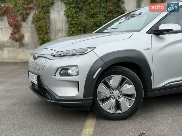 Серый Хендай Kona Electric, объемом двигателя 0 л и пробегом 26 тыс. км за 18850 $, фото 7 на Automoto.ua