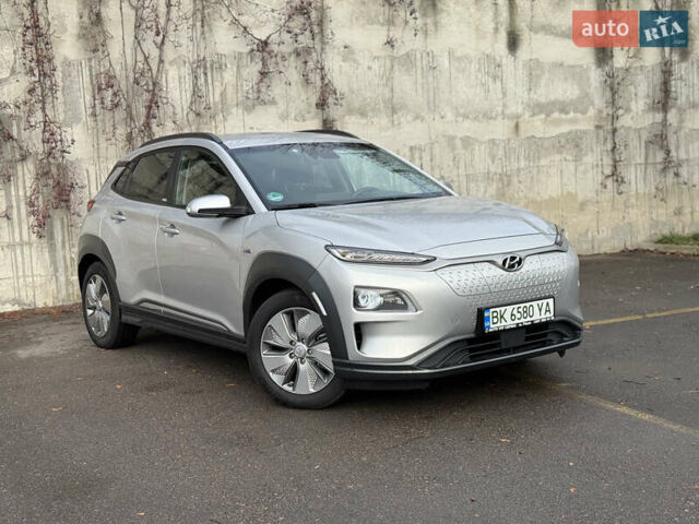Серый Хендай Kona Electric, объемом двигателя 0 л и пробегом 26 тыс. км за 18850 $, фото 7 на Automoto.ua