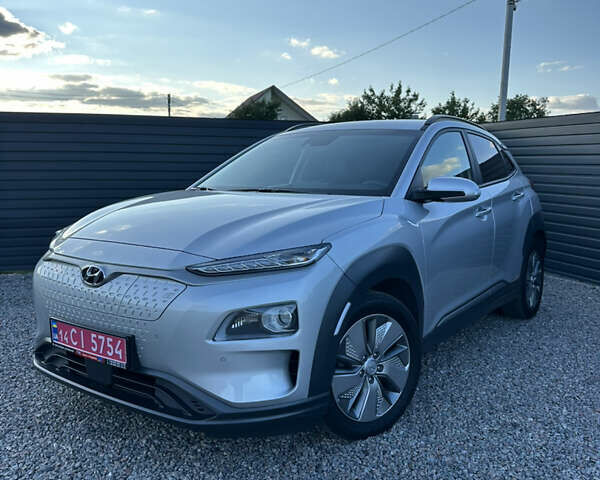 Серый Хендай Kona Electric, объемом двигателя 0 л и пробегом 109 тыс. км за 18450 $, фото 1 на Automoto.ua