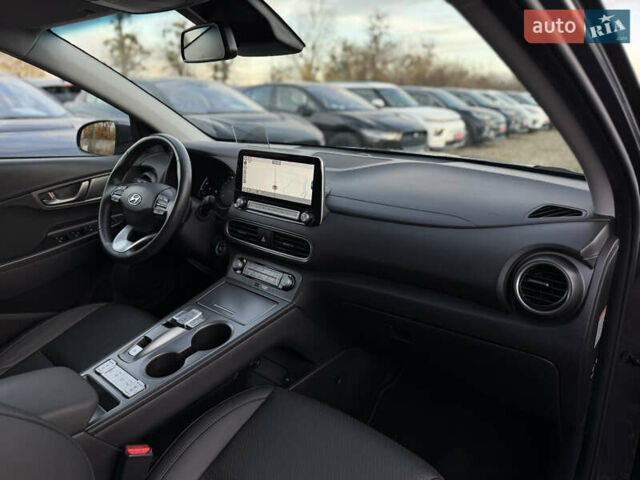 Серый Хендай Kona Electric, объемом двигателя 0 л и пробегом 36 тыс. км за 20700 $, фото 99 на Automoto.ua