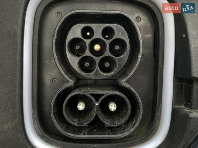 Серый Хендай Kona Electric, объемом двигателя 0 л и пробегом 69 тыс. км за 20400 $, фото 12 на Automoto.ua