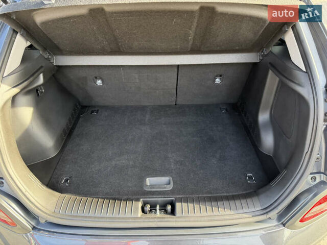 Серый Хендай Kona Electric, объемом двигателя 0 л и пробегом 69 тыс. км за 19300 $, фото 30 на Automoto.ua