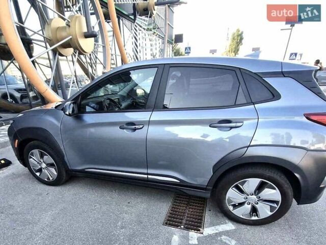 Сірий Хендай Kona Electric, об'ємом двигуна 0 л та пробігом 79 тис. км за 18500 $, фото 7 на Automoto.ua