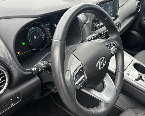Сірий Хендай Kona Electric, об'ємом двигуна 0 л та пробігом 56 тис. км за 15400 $, фото 18 на Automoto.ua