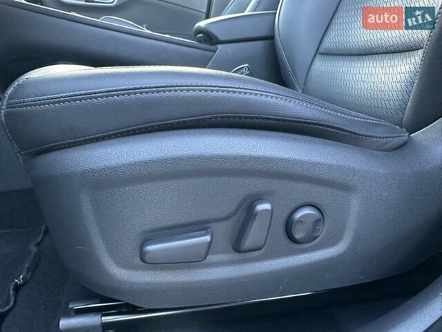 Серый Хендай Kona Electric, объемом двигателя 0 л и пробегом 109 тыс. км за 18450 $, фото 24 на Automoto.ua