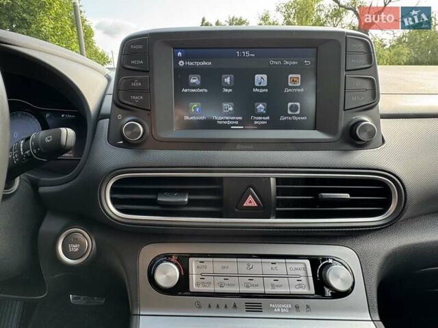 Сірий Хендай Kona Electric, об'ємом двигуна 0 л та пробігом 19 тис. км за 16000 $, фото 18 на Automoto.ua