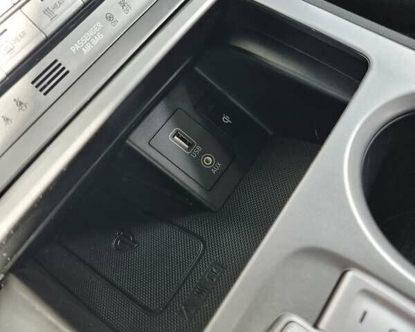 Серый Хендай Kona Electric, объемом двигателя 0 л и пробегом 42 тыс. км за 16200 $, фото 35 на Automoto.ua