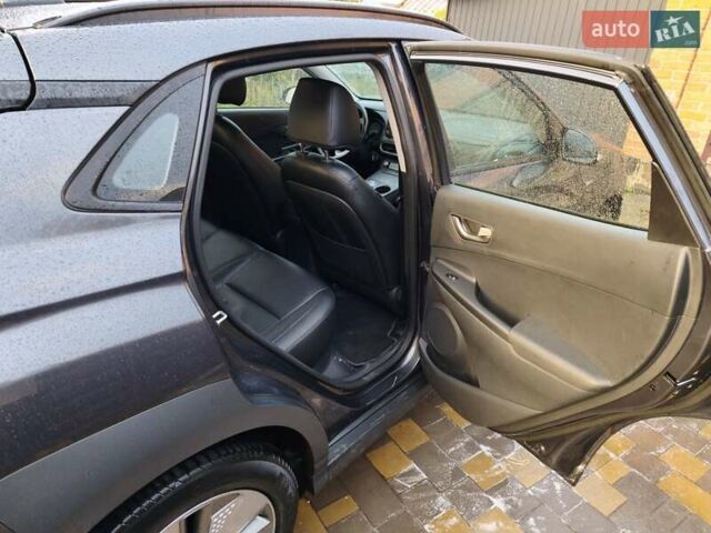 Серый Хендай Kona Electric, объемом двигателя 0 л и пробегом 121 тыс. км за 16000 $, фото 19 на Automoto.ua