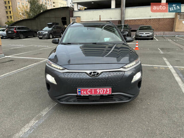 Серый Хендай Kona Electric, объемом двигателя 0 л и пробегом 117 тыс. км за 18800 $, фото 1 на Automoto.ua