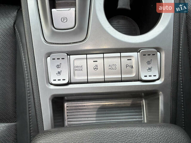 Серый Хендай Kona Electric, объемом двигателя 0 л и пробегом 117 тыс. км за 18800 $, фото 17 на Automoto.ua