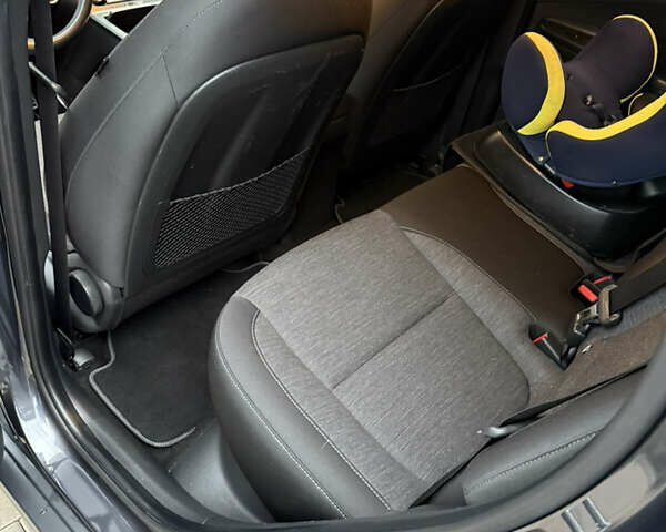 Серый Хендай Kona Electric, объемом двигателя 0 л и пробегом 125 тыс. км за 16900 $, фото 15 на Automoto.ua