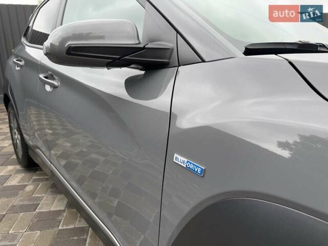 Серый Хендай Kona Electric, объемом двигателя 0 л и пробегом 40 тыс. км за 16900 $, фото 20 на Automoto.ua