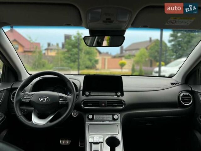 Серый Хендай Kona Electric, объемом двигателя 0 л и пробегом 117 тыс. км за 17990 $, фото 21 на Automoto.ua