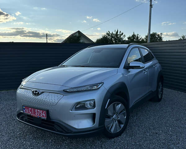 Серый Хендай Kona Electric, объемом двигателя 0 л и пробегом 109 тыс. км за 18450 $, фото 5 на Automoto.ua