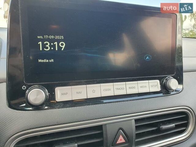 Серый Хендай Kona Electric, объемом двигателя 0 л и пробегом 135 тыс. км за 17100 $, фото 28 на Automoto.ua