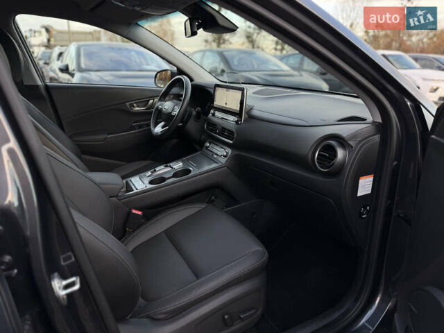 Серый Хендай Kona Electric, объемом двигателя 0 л и пробегом 36 тыс. км за 20700 $, фото 101 на Automoto.ua