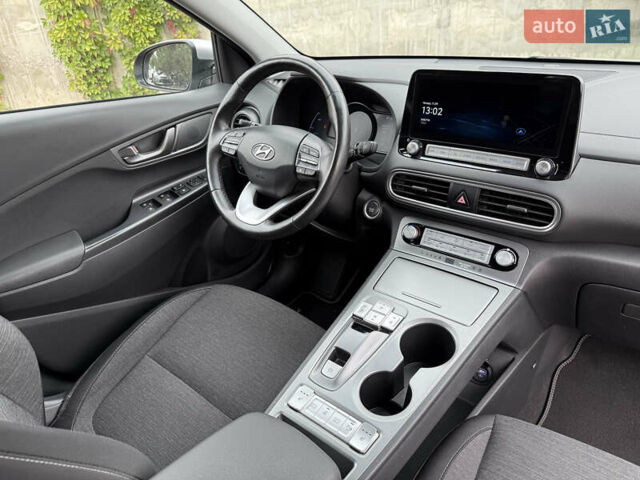 Серый Хендай Kona Electric, объемом двигателя 0 л и пробегом 26 тыс. км за 18850 $, фото 41 на Automoto.ua
