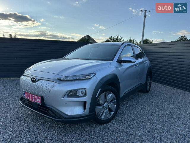 Серый Хендай Kona Electric, объемом двигателя 0 л и пробегом 109 тыс. км за 18450 $, фото 4 на Automoto.ua