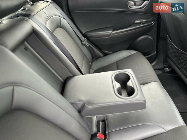 Серый Хендай Kona Electric, объемом двигателя 0 л и пробегом 167 тыс. км за 17700 $, фото 44 на Automoto.ua