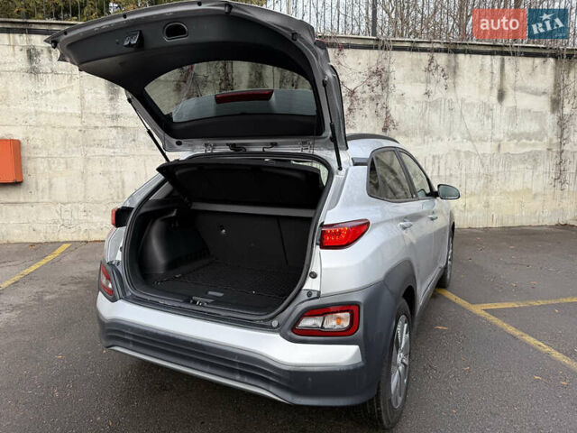 Серый Хендай Kona Electric, объемом двигателя 0 л и пробегом 26 тыс. км за 18850 $, фото 25 на Automoto.ua