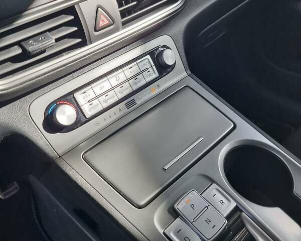 Серый Хендай Kona Electric, объемом двигателя 0 л и пробегом 42 тыс. км за 16200 $, фото 36 на Automoto.ua