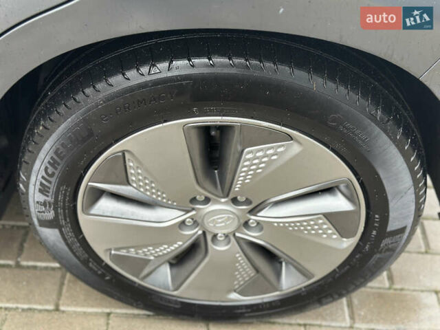 Серый Хендай Kona Electric, объемом двигателя 0 л и пробегом 158 тыс. км за 16300 $, фото 32 на Automoto.ua